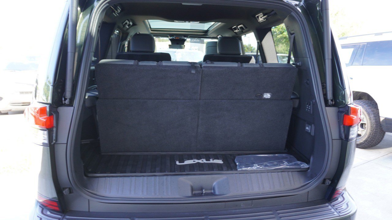 Used 2025 Lexus GX 550 w/ Accessory Package (2T) AWD/4WD image 40