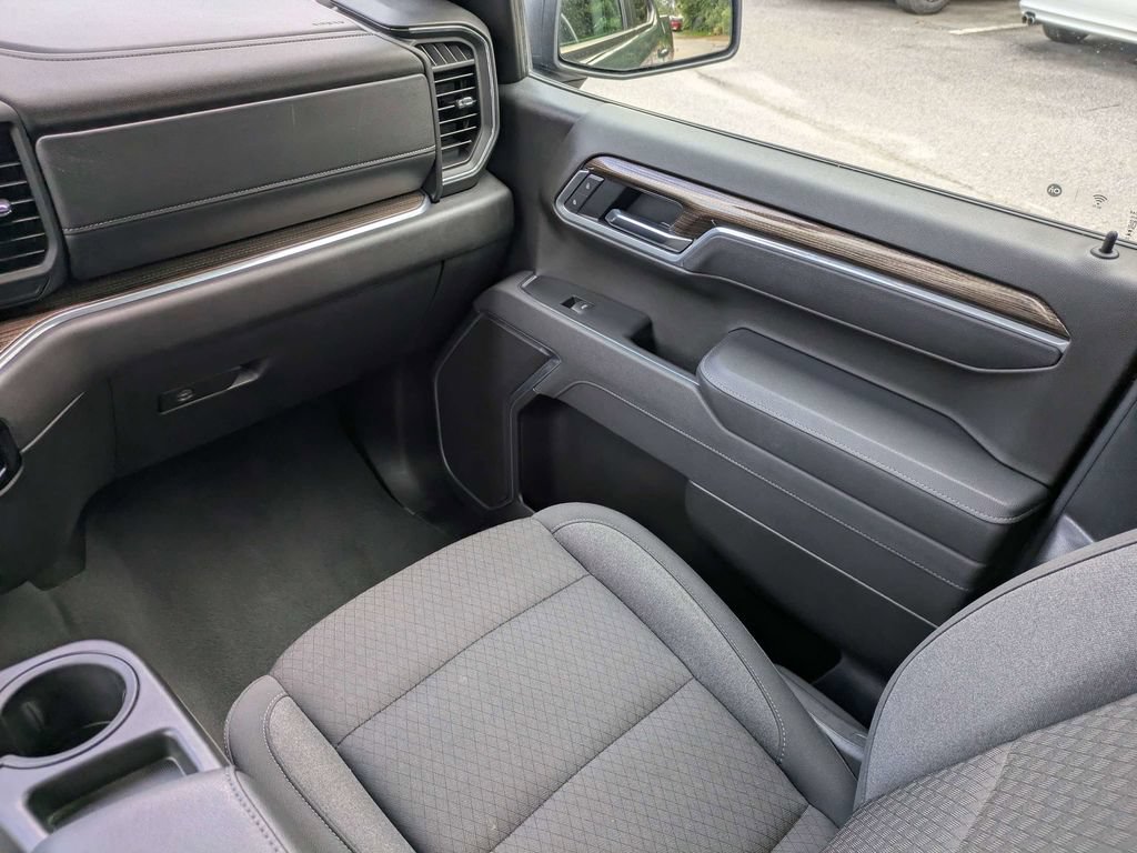 Used 2025 Chevrolet Silverado 1500 LT AWD/4WD image 17