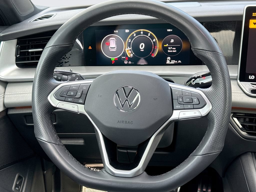 Used 2025 Volkswagen Tiguan SE R-Line AWD/4WD image 11
