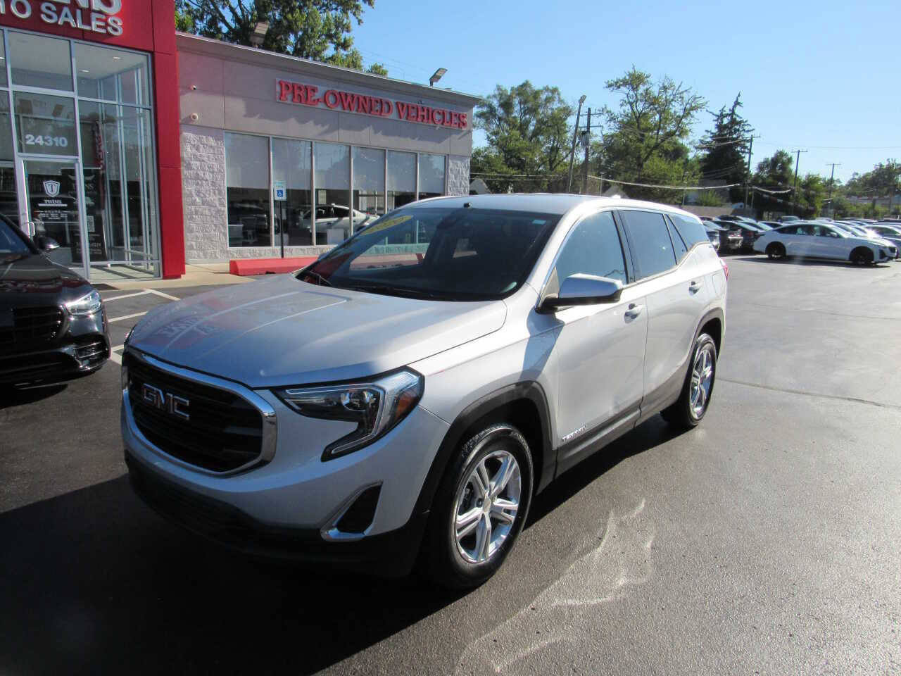 Used 2020 GMC Terrain SLE image 2
