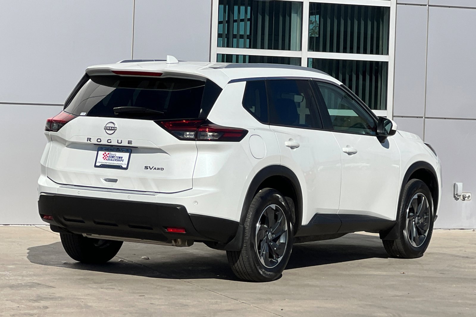 Used 2024 Nissan Rogue SV w/ SV Premium Package image 4