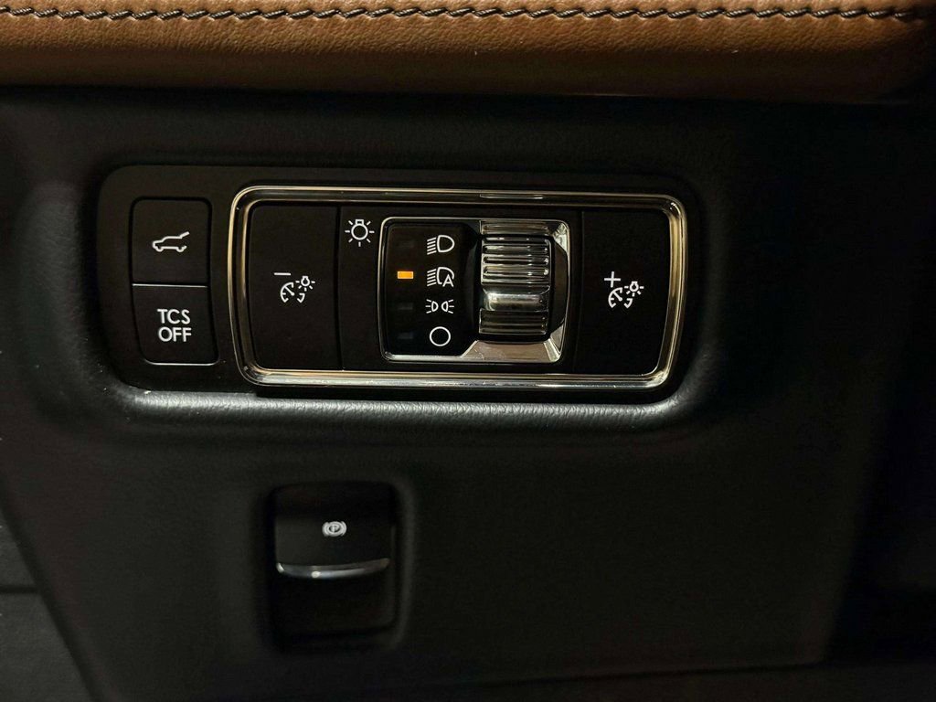 Certified 2023 Lincoln Nautilus Reserve w/ Equipment Group 201A image 10