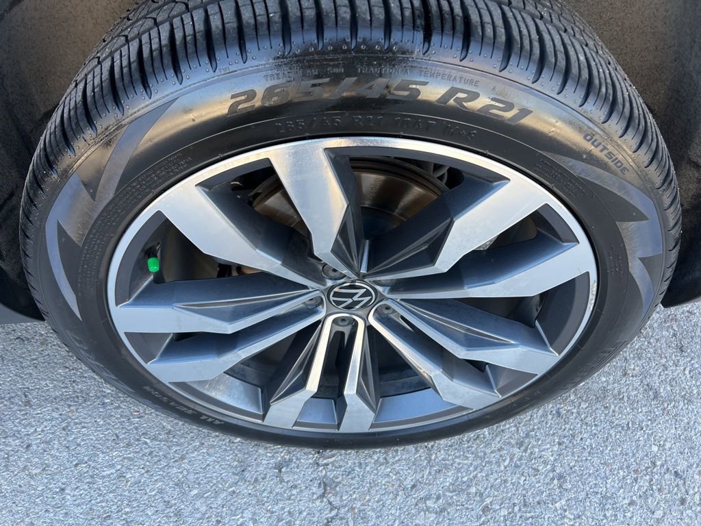 Certified 2023 Volkswagen Atlas Cross Sport SEL Premium R-Line image 30