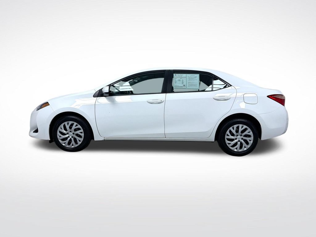 Used 2017 Toyota Corolla LE w/ Carpet Mat Package (TMS) FWD image 11