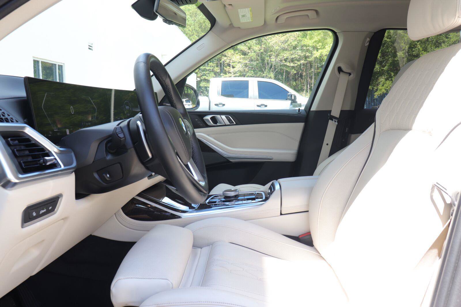 Used 2025 BMW X7 xDrive40i w/ Premium Package AWD/4WD image 10