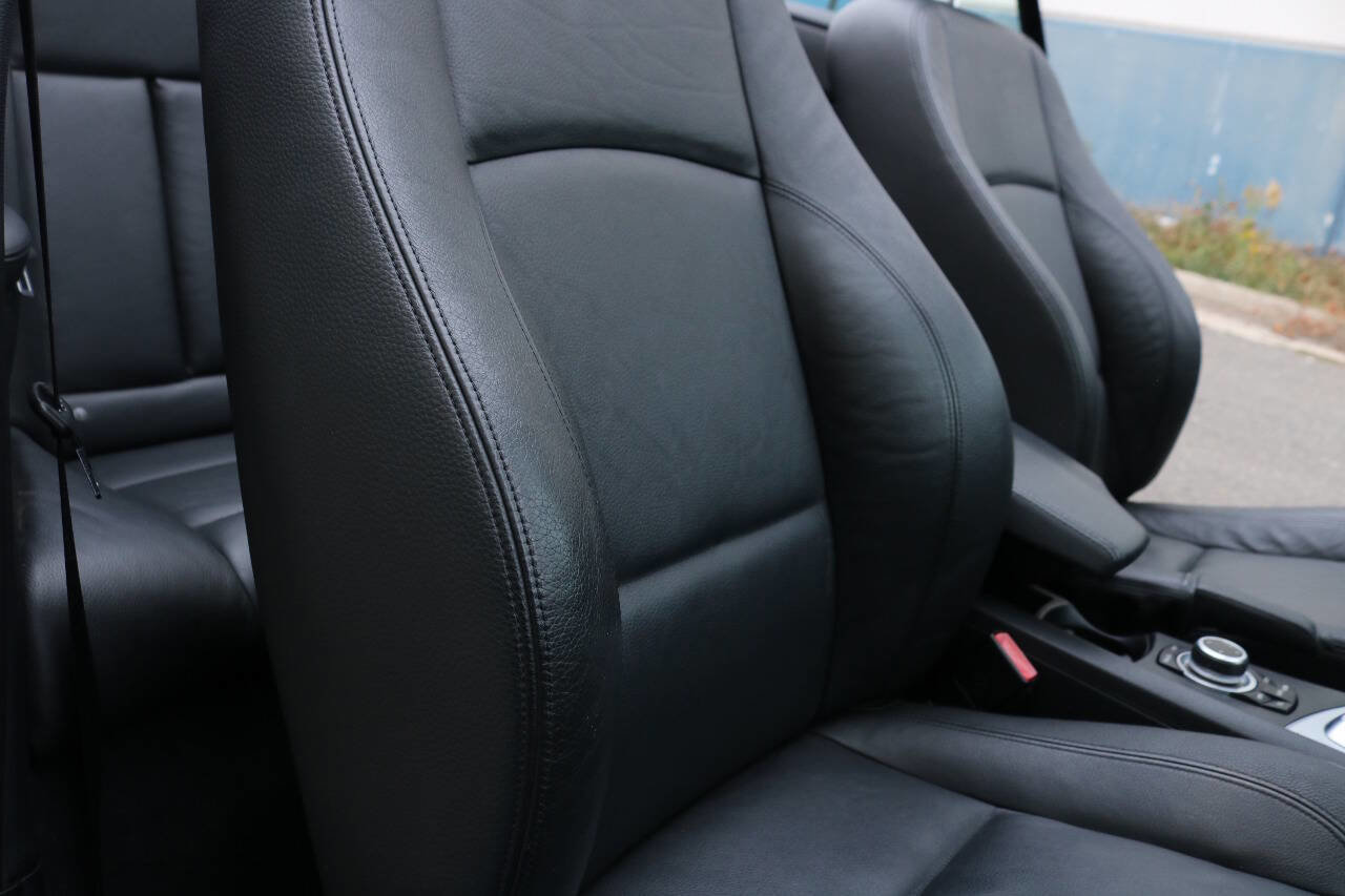 Used 2013 BMW 135i Convertible image 23