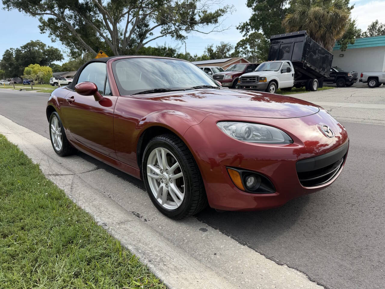 Used 2012 MAZDA MX-5 Miata Sport w/ Convenience Pkg RWD image 2