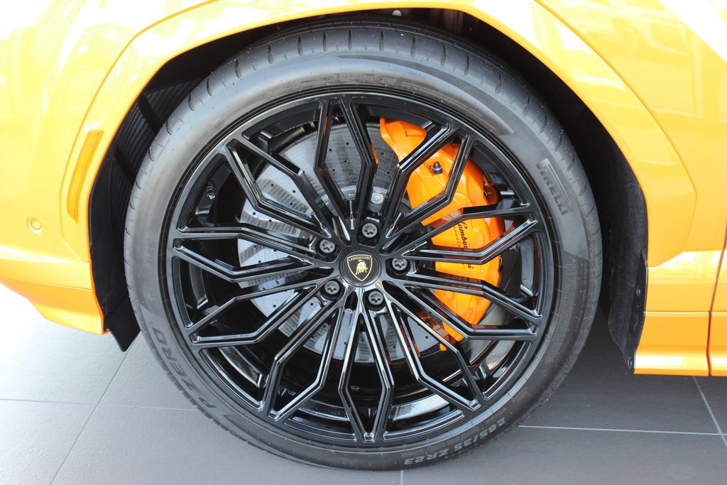 Used 2025 Lamborghini Urus SE AWD/4WD image 28