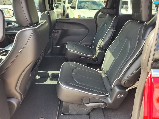New 2026 Chrysler Pacifica Limited FWD image 6