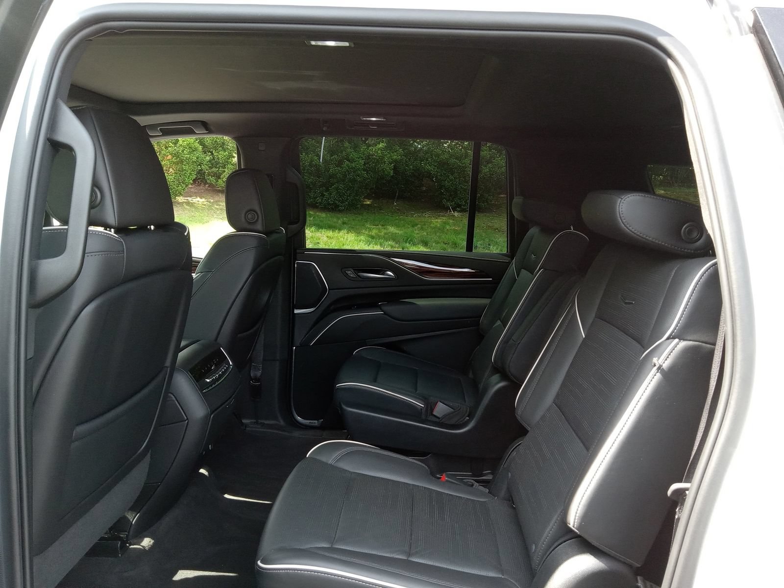 Used 2023 Cadillac Escalade ESV Premium Luxury w/ LPO, Radiant Package AWD/4WD image 23