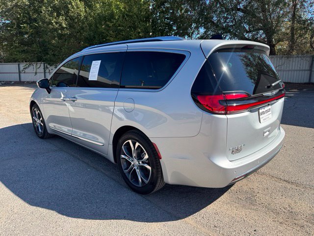 Used 2026 Chrysler Pacifica Pinnacle FWD image 4