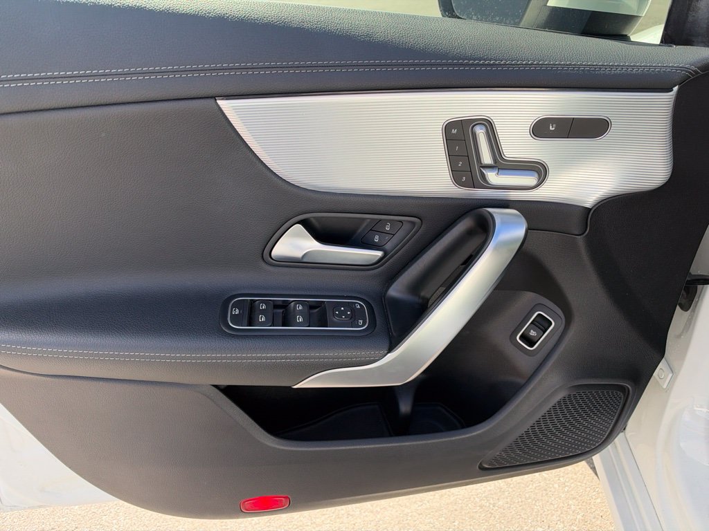 Used 2020 Mercedes-Benz CLA 250 image 11