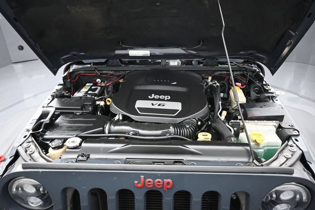 Used 2016 Jeep Wrangler Unlimited Rubicon w/ Connectivity Group AWD/4WD image 37