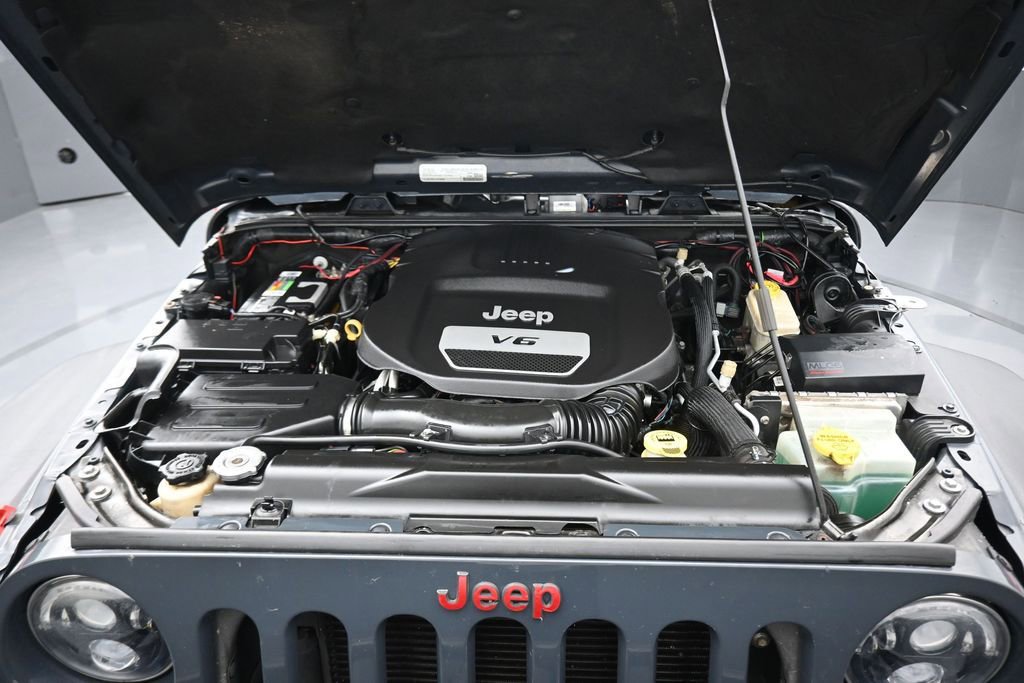 Used 2016 Jeep Wrangler Unlimited Rubicon w/ Connectivity Group AWD/4WD image 37
