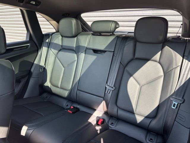 Certified 2026 Porsche Macan AWD/4WD image 24