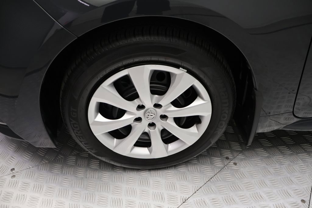 Certified 2025 Toyota Corolla LE FWD image 4