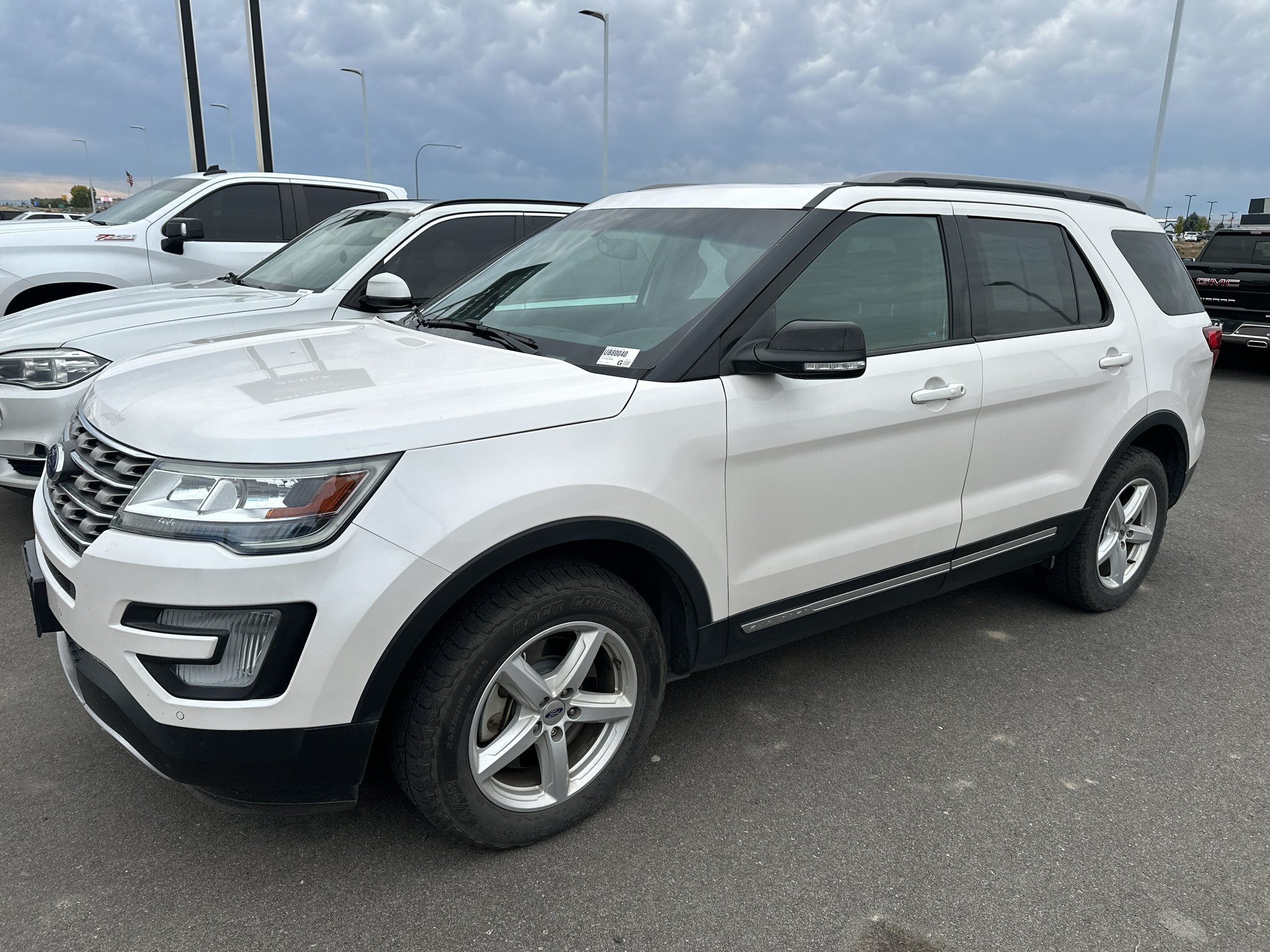 Used 2017 Ford Explorer XLT w/ Equipment Group 202A AWD/4WD image 1