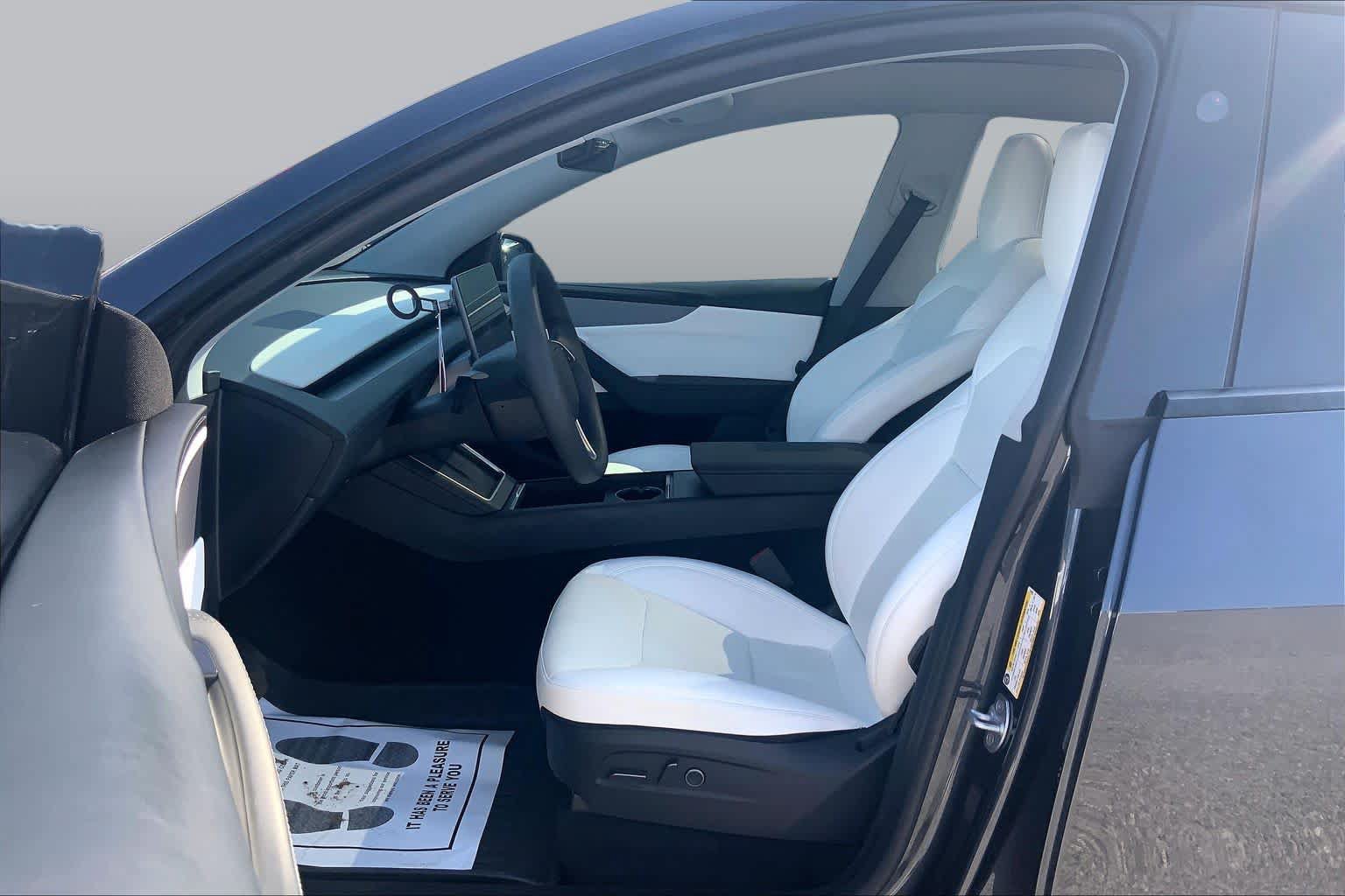 Used 2026 Tesla Model Y 2WD image 7