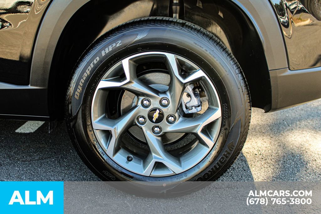 Used 2025 Chevrolet Trax LT w/ LT Convenience Package image 16