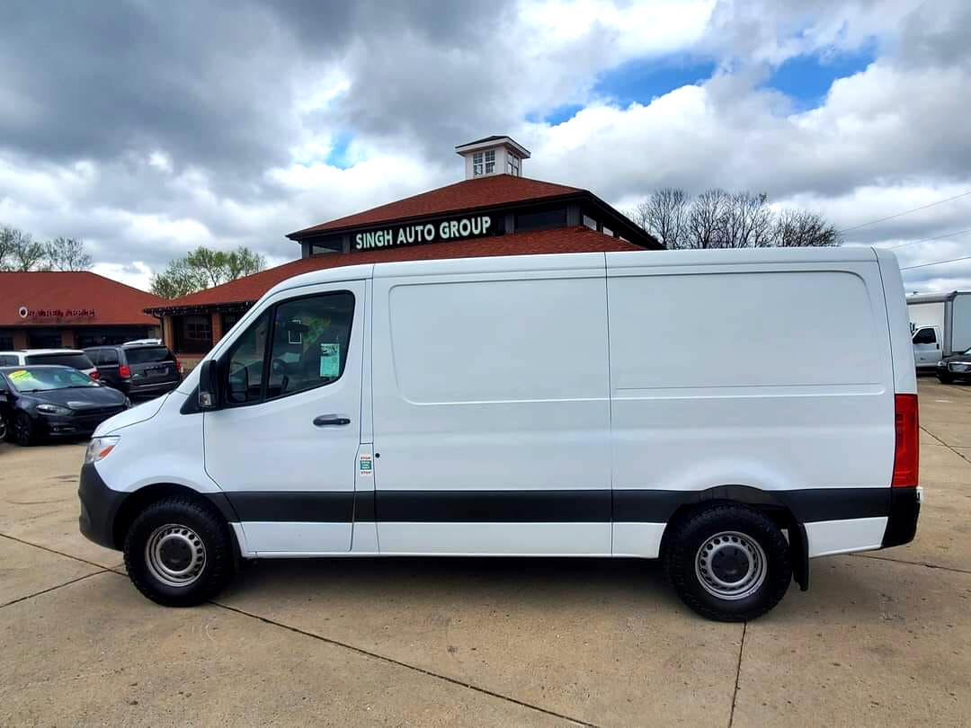 Used 2019 Freightliner Sprinter 2500 w/ Driver Convenience Package image 4