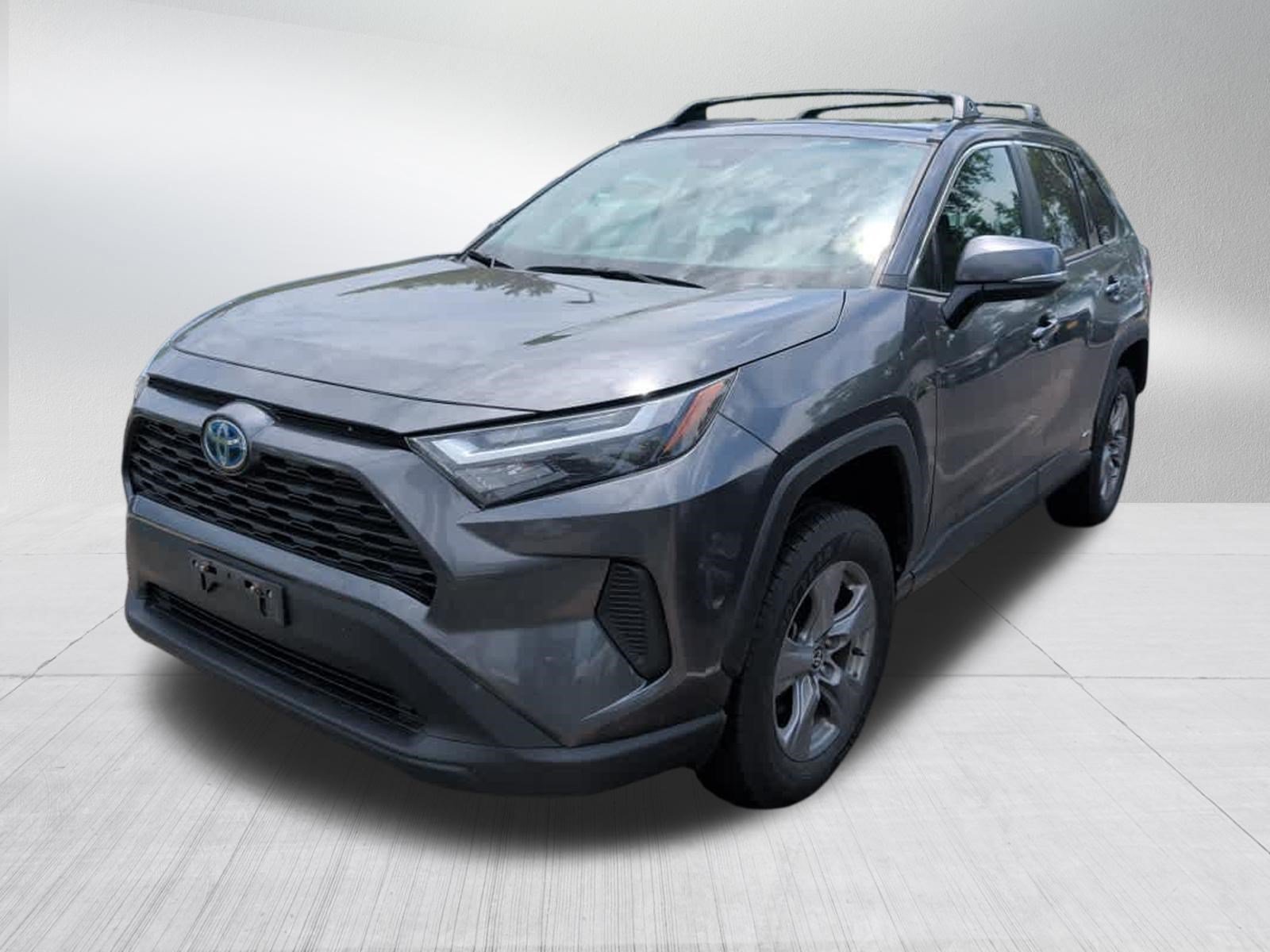 Used 2022 Toyota RAV4 XLE w/ Convenience Package AWD/4WD image 2