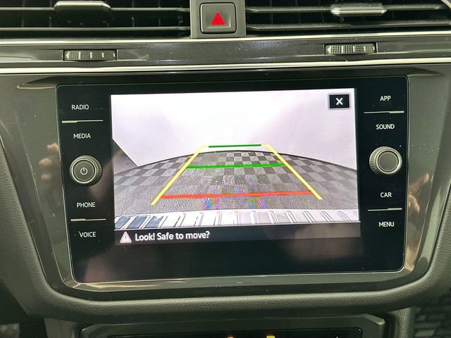 Used 2022 Volkswagen Tiguan SE w/ Panoramic Sunroof Package image 13