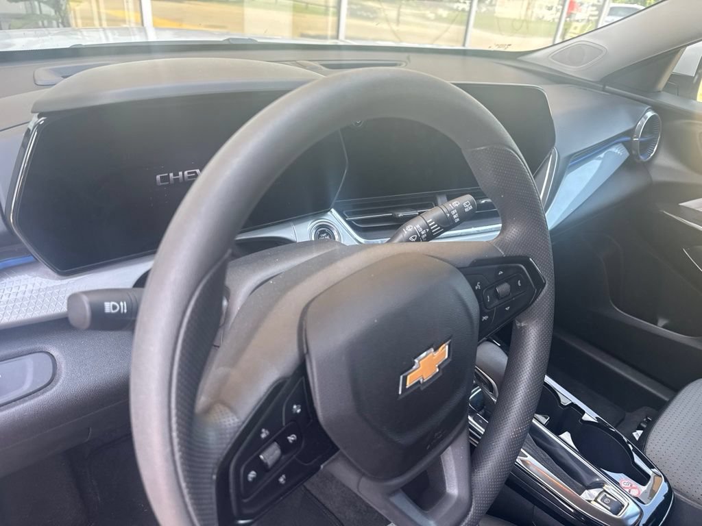Used 2025 Chevrolet Trax LT FWD image 9