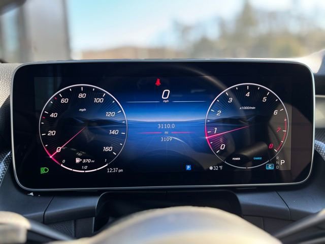 Used 2025 Mercedes-Benz GLC 300 4MATIC image 29