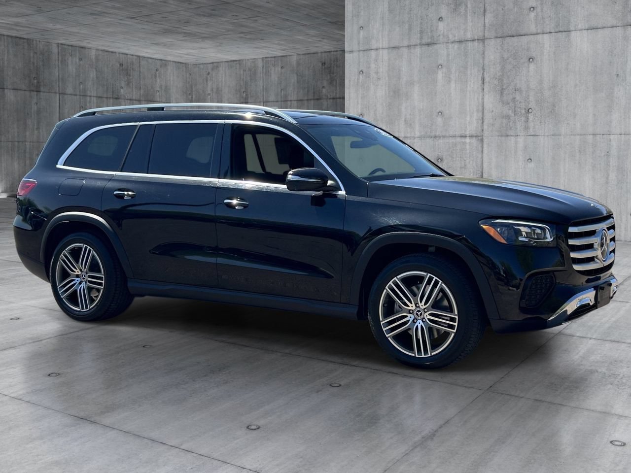 Used 2024 Mercedes-Benz GLS 450 4MATIC image 7