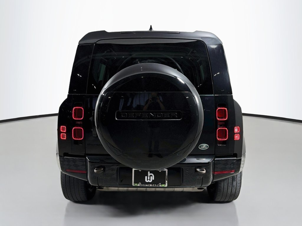 Certified 2023 Land Rover Defender 110 X-Dynamic SE AWD/4WD image 6