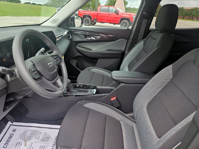 New 2026 Chevrolet TrailBlazer LT w/ Midnight Edition FWD image 9