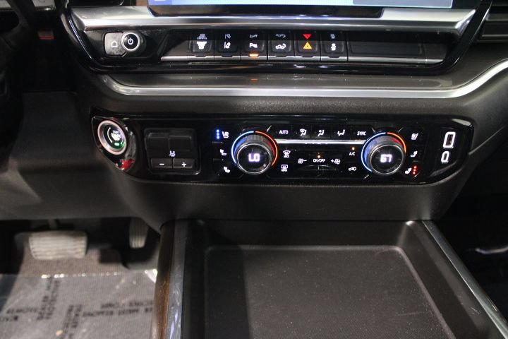 Used 2024 Chevrolet Silverado 2500 High Country w/ High Country Premium Package AWD/4WD image 35