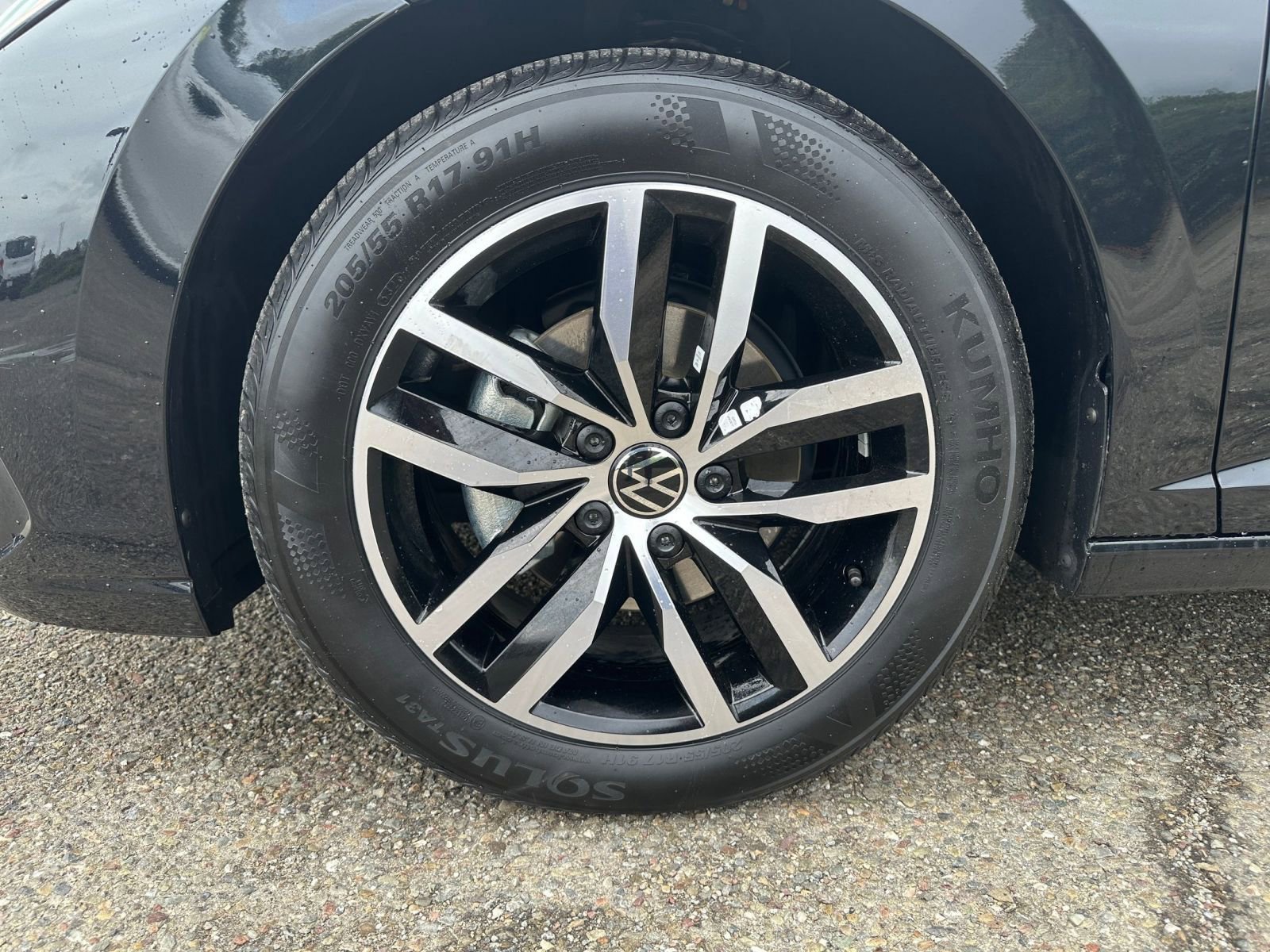 Used 2025 Volkswagen Jetta SE image 32