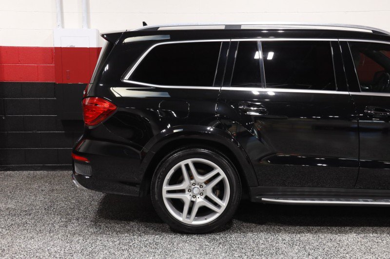 Used 2015 Mercedes-Benz GL 550 4MATIC image 5