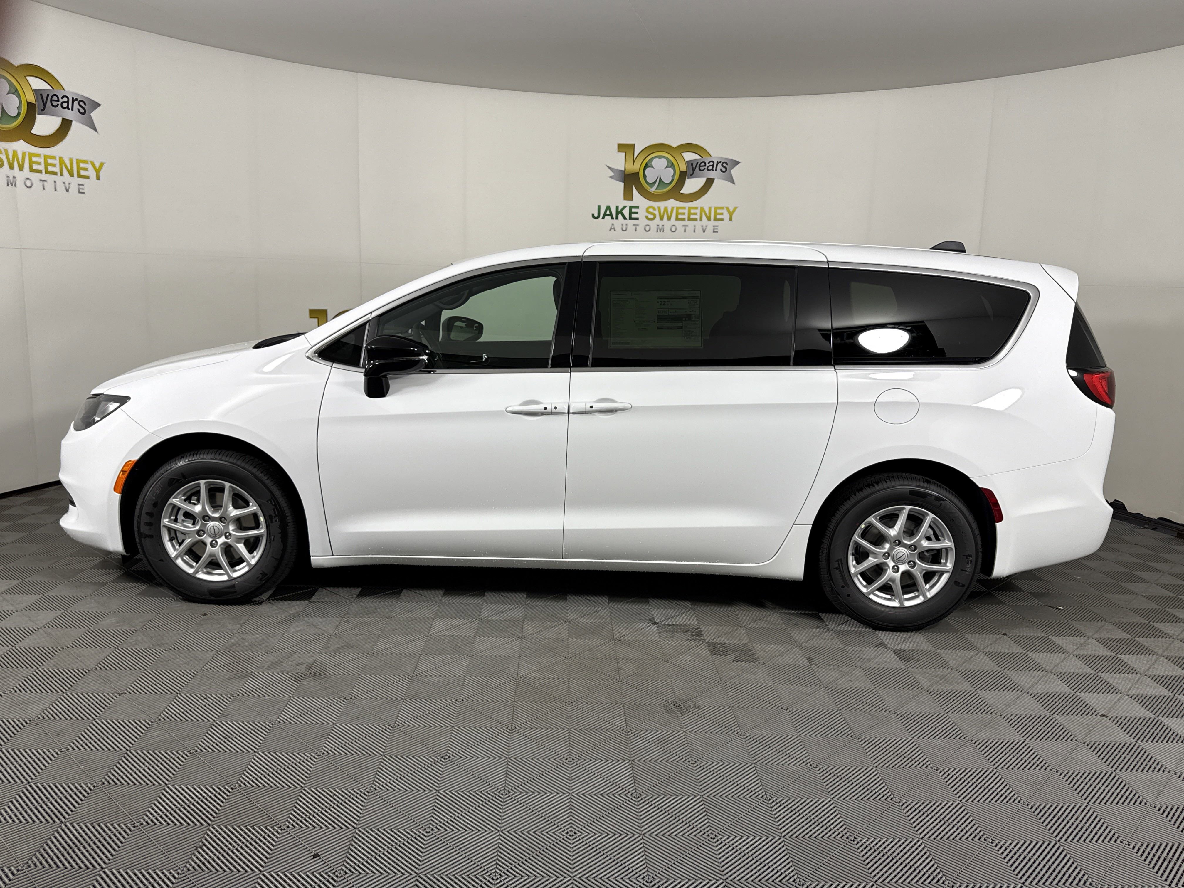 New 2026 Chrysler Voyager LX image 5