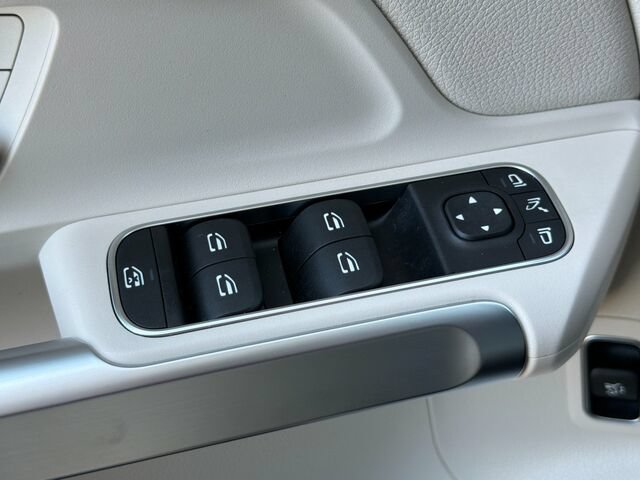 Certified 2023 Mercedes-Benz EQB 300 4MATIC w/ Exclusive Package image 14