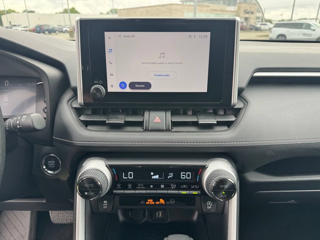 Used 2025 Toyota RAV4 XLE AWD/4WD image 19