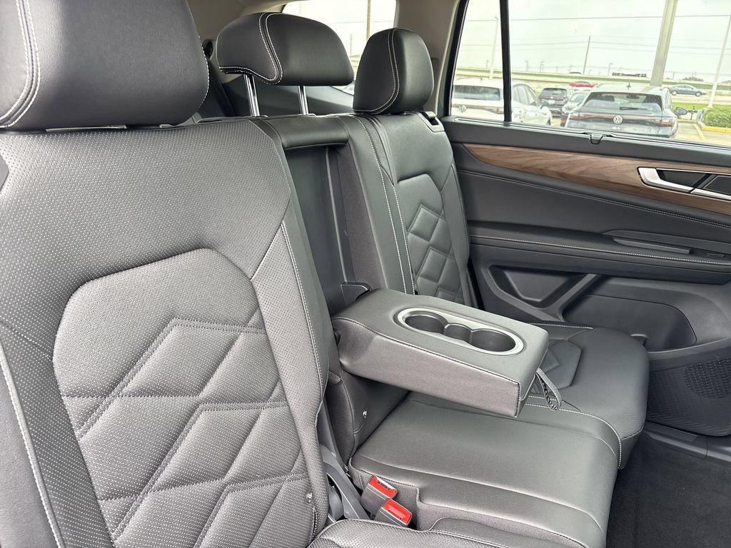 Used 2025 Volkswagen Atlas SE FWD image 23