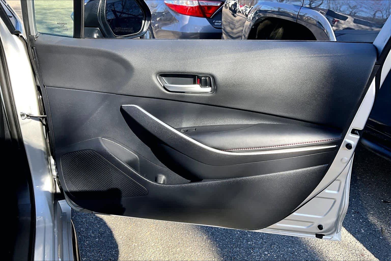Used 2025 Toyota Corolla SE w/ SE Premium Package FWD image 21