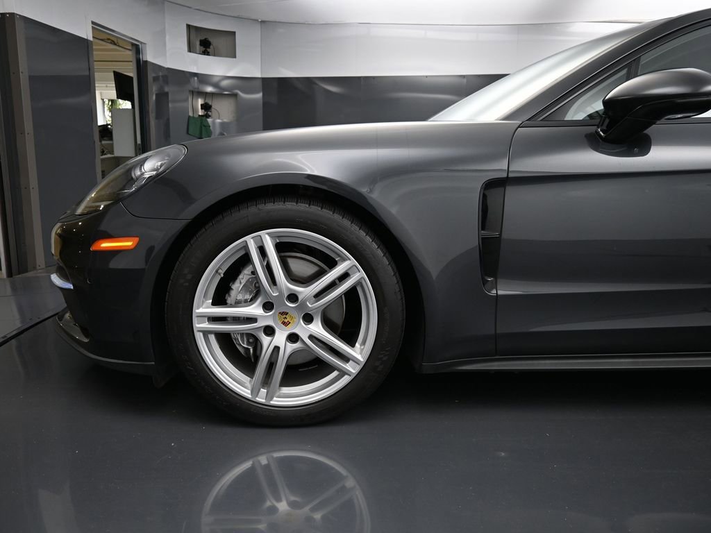 Certified 2018 Porsche Panamera 4 AWD/4WD image 21