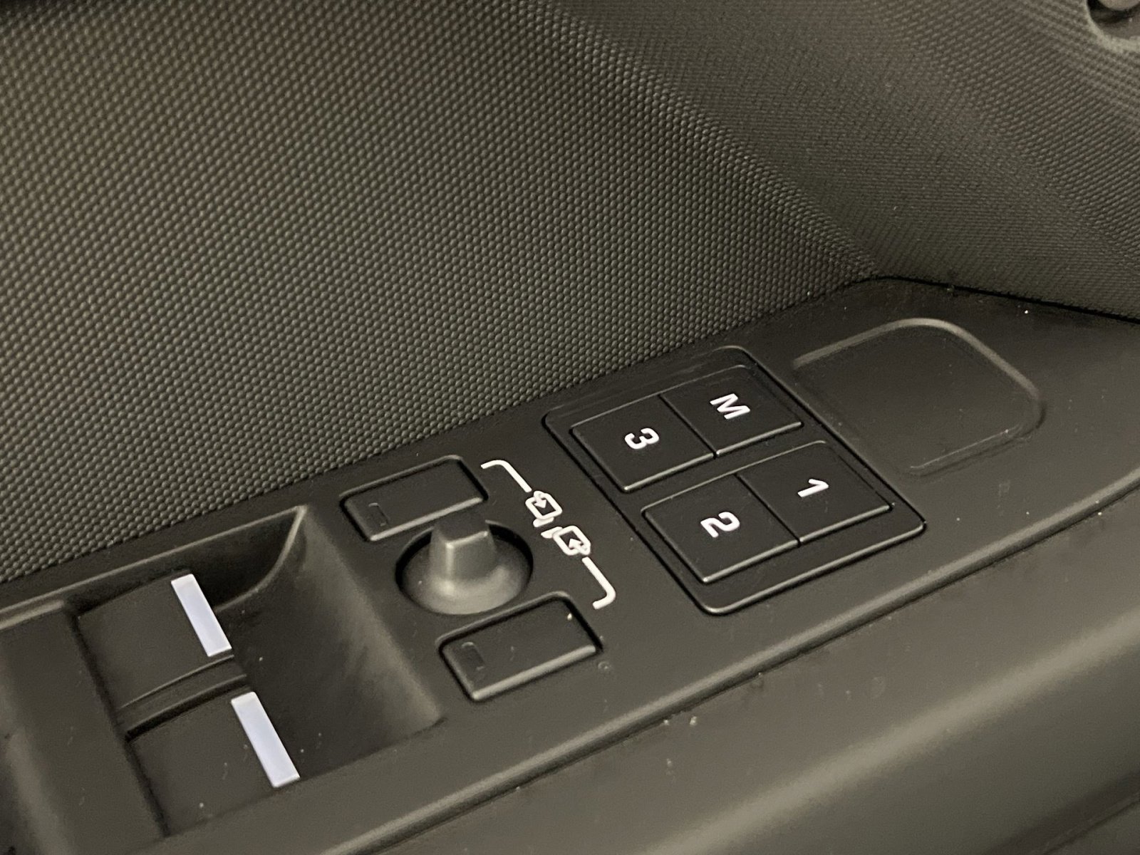 Used 2025 Land Rover Defender 110 S image 32