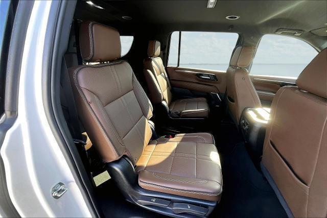 Used 2025 Chevrolet Suburban High Country image 25