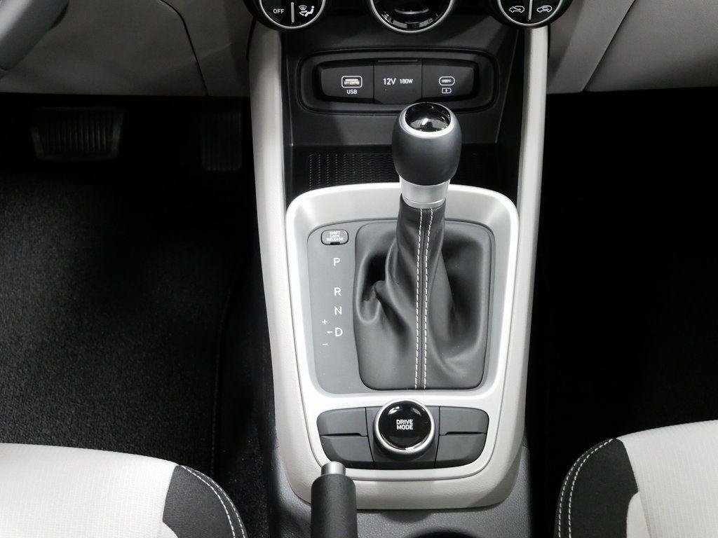 Used 2025 Hyundai Venue SEL FWD image 15