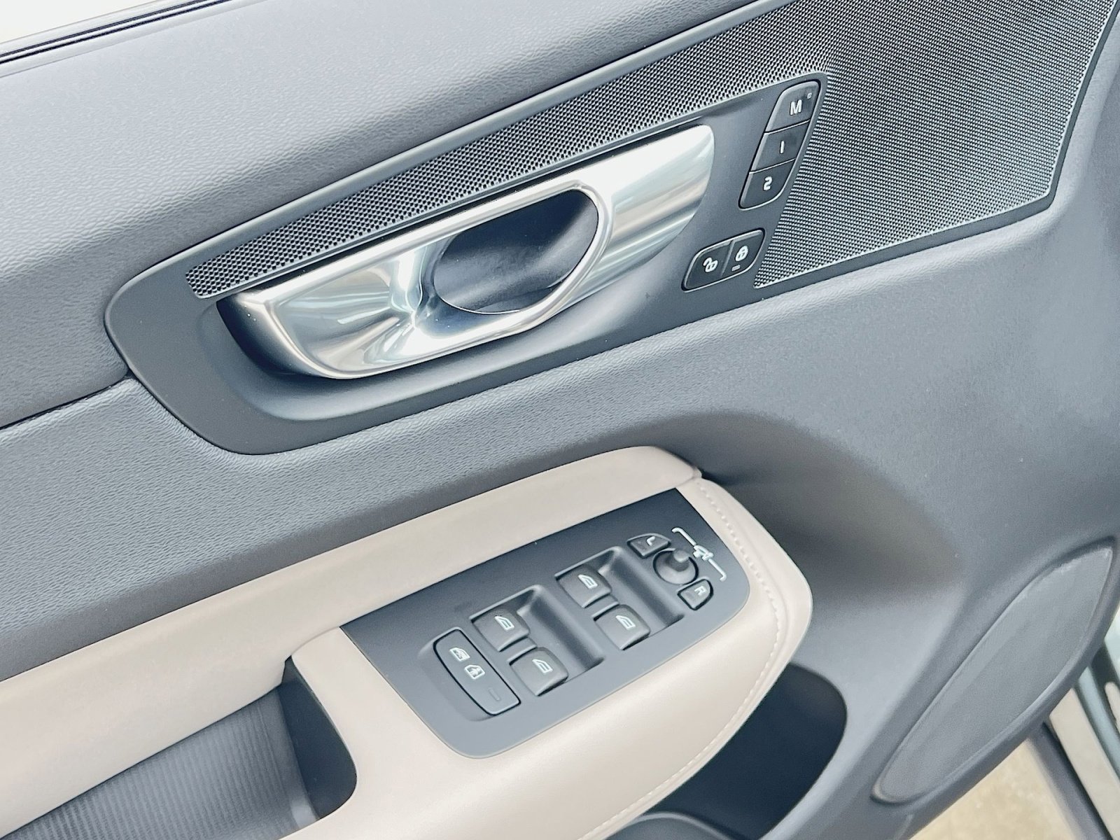 New 2026 Volvo XC60 B5 Plus w/ Protection Package Premier image 15