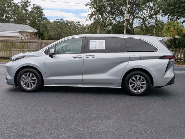 Used 2025 Toyota Sienna XLE FWD image 6