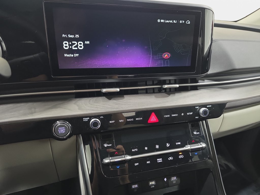 Used 2024 Kia Carnival EX FWD image 19
