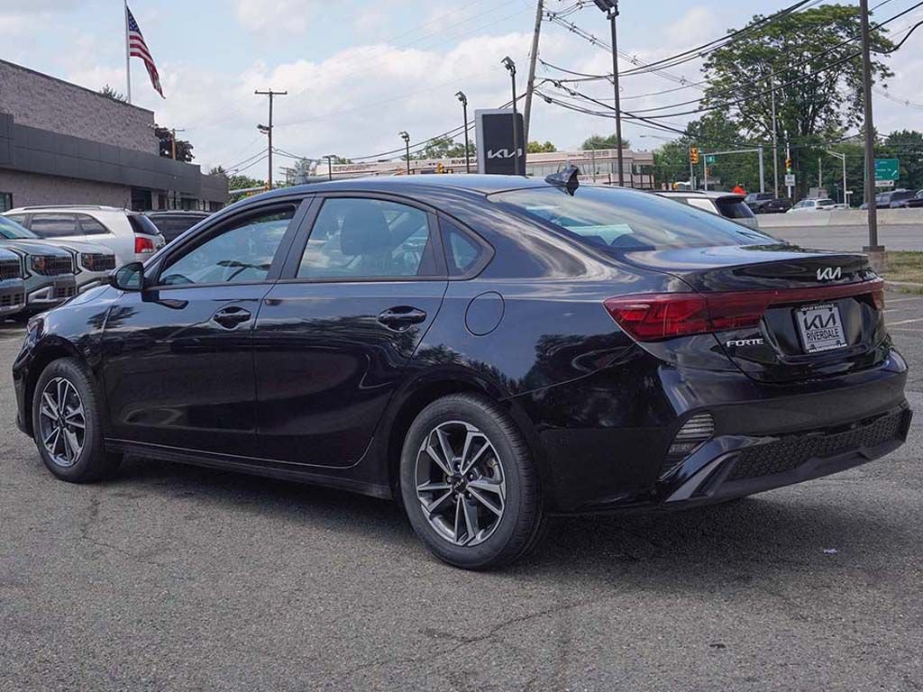 Used 2023 Kia Forte LXS FWD image 7