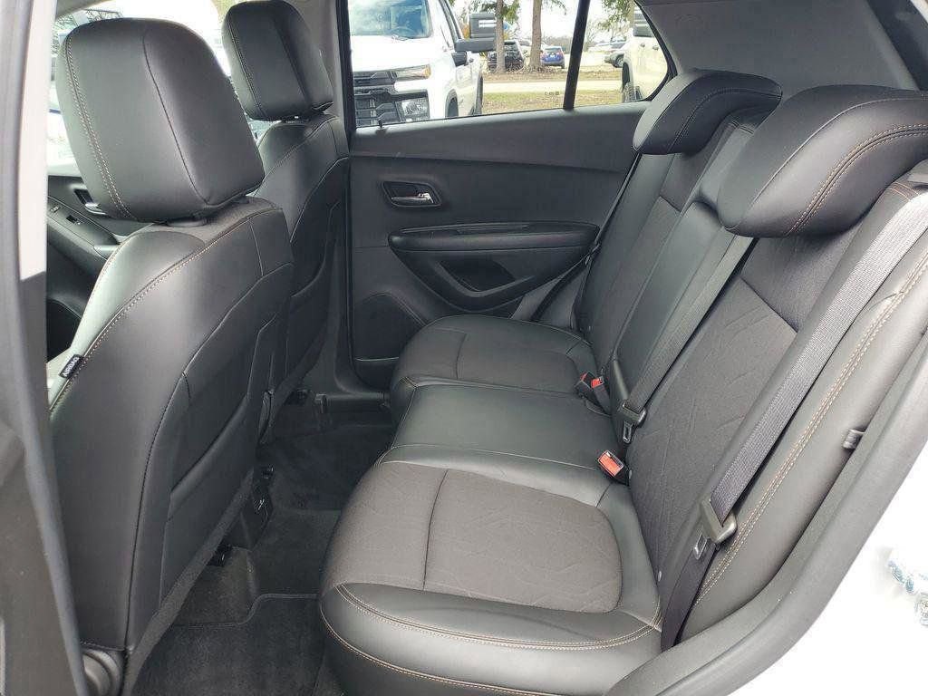 Used 2022 Chevrolet Trax LT w/ LT Convenience Package image 25