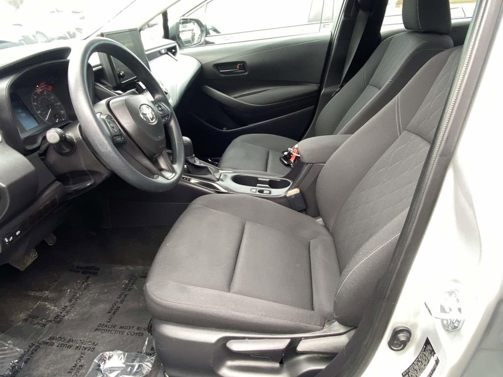 Used 2025 Toyota Corolla LE image 27