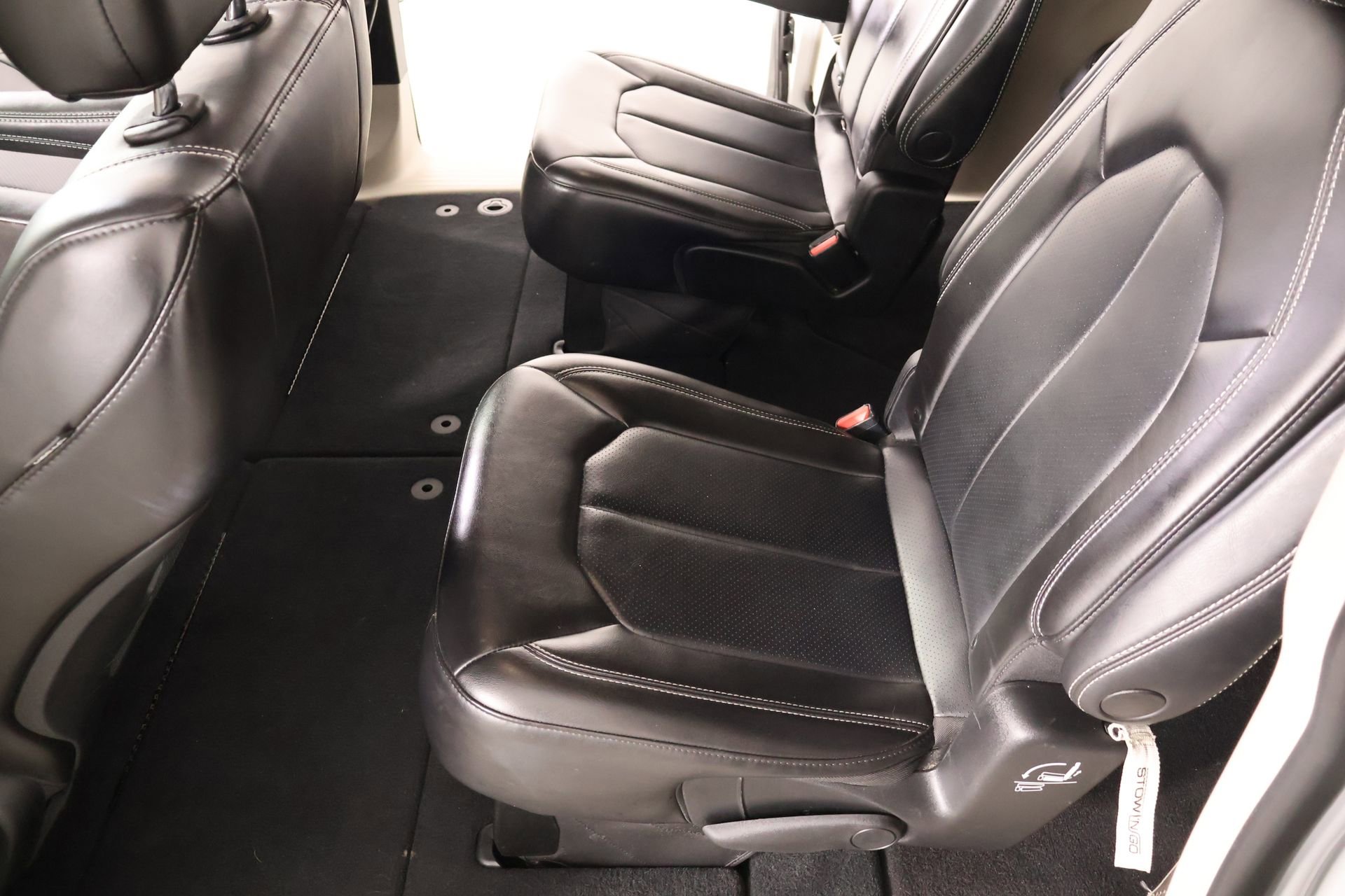 Used 2023 Chrysler Pacifica Touring-L image 12